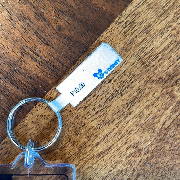 VINTAGE NEVER USED 1990S EURO DISNEY MICKEY MOUSE KEYCHAIN - COLLECTIBLE! - Picture 2 of 4